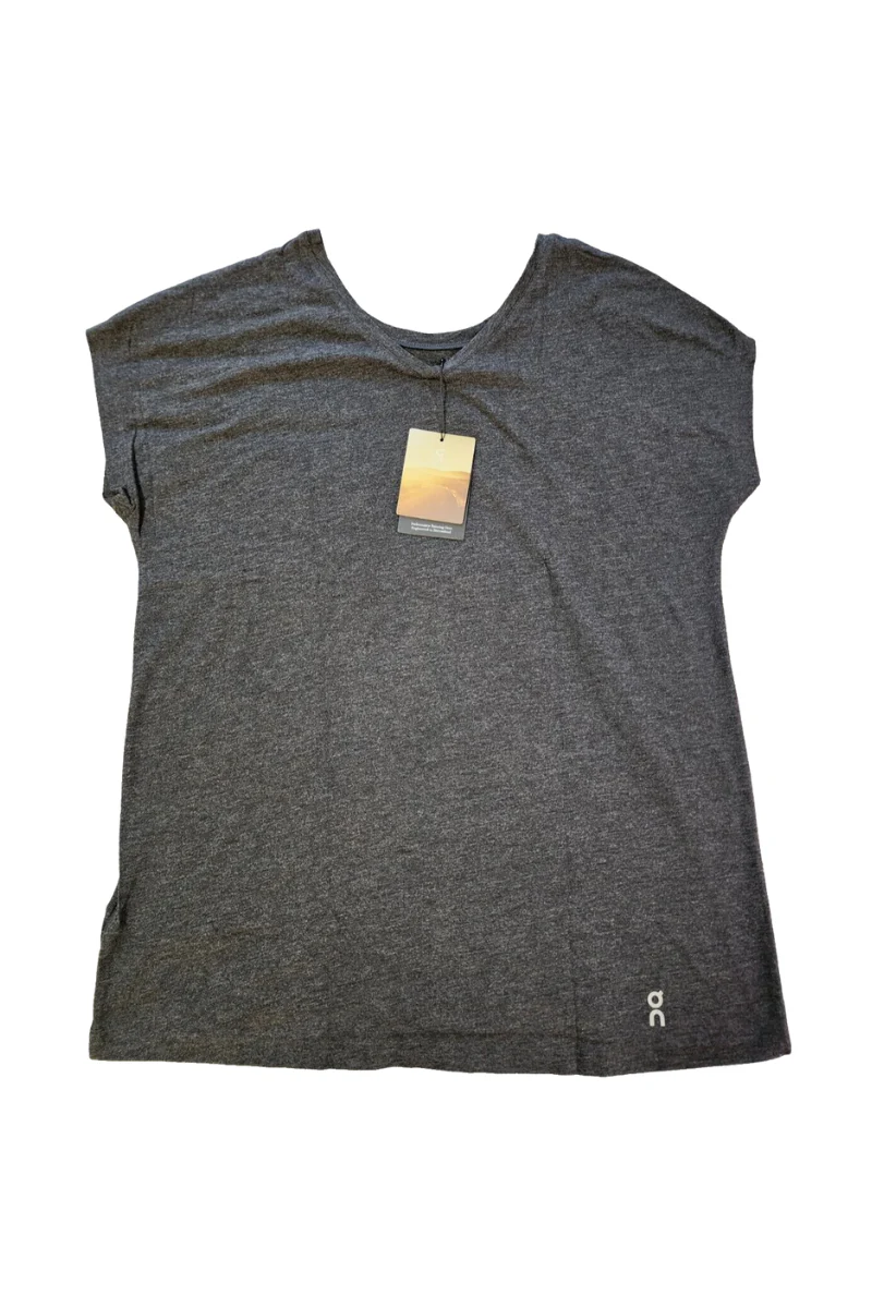 On cloud R.O.C. Run On Clouds T-Shirt in Black - Image 2