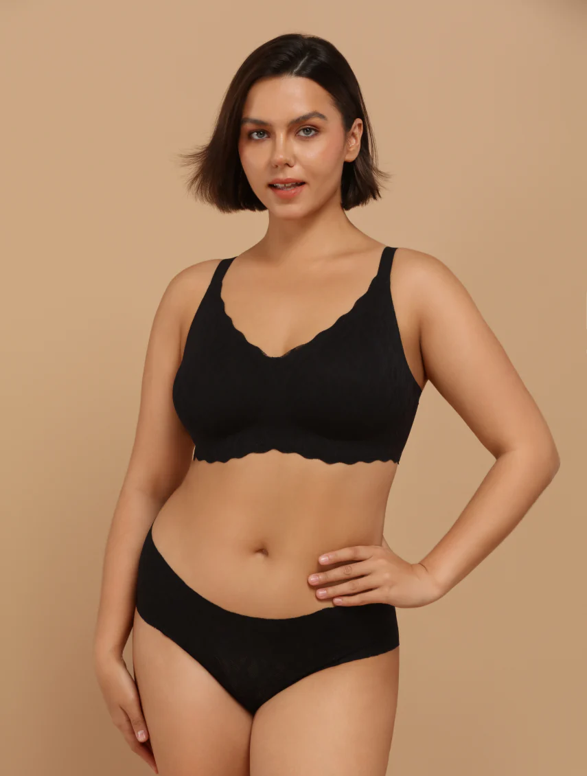 Seamless Wireless V-Neck Bra with Classic Stretch Lace - Image 4